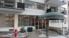 Condo avec 3 chambres meublé et équippé à louer au centre ville de Montréal