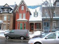 Splendid condominium Montcalm Quebec, furnished condo rental apartment.