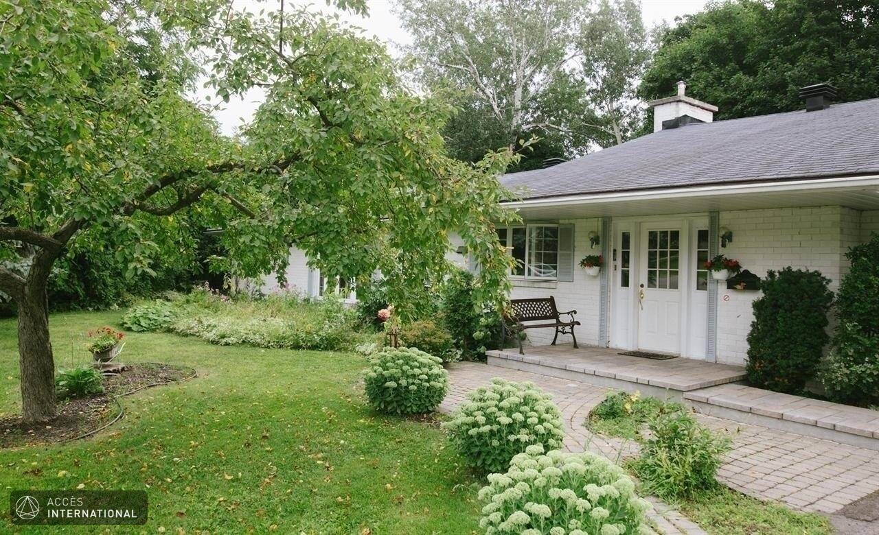 Furnished house for rent in Baie d'Urfé in Montreal's West Island