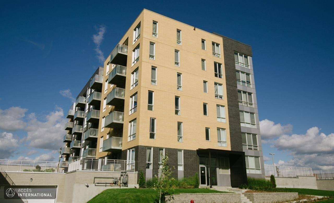 Luxueux penthouse complètement meublé à louer à Laval Accès International
