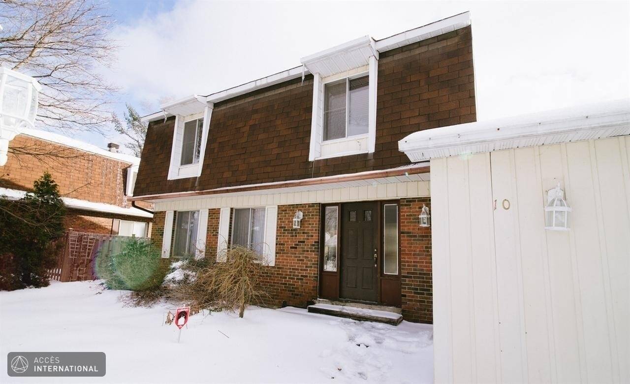 Furnished house for rent in DollarddesOrmeaux in Montreal's West Island Accès International