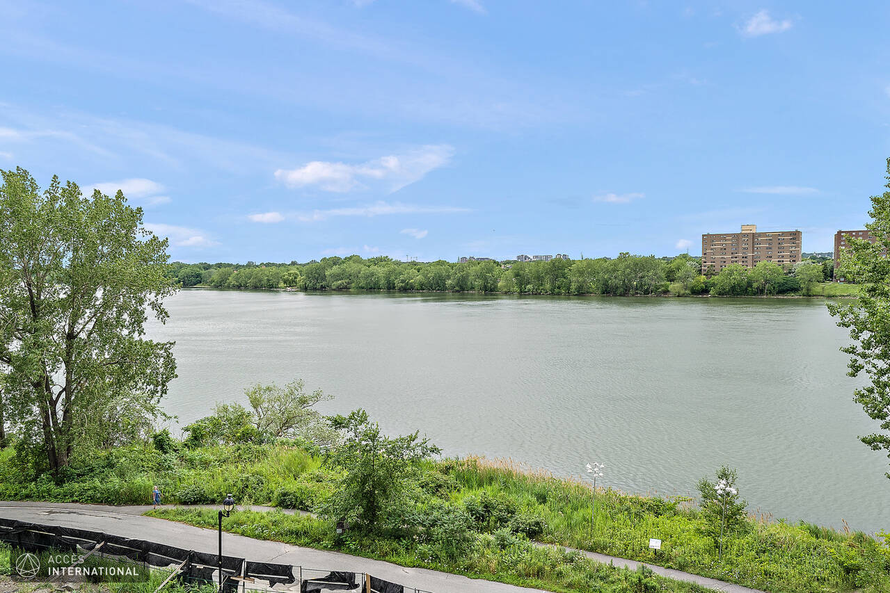 Condo à louer à l'île des soeurs Prestigieux Symphonia Pop Accès