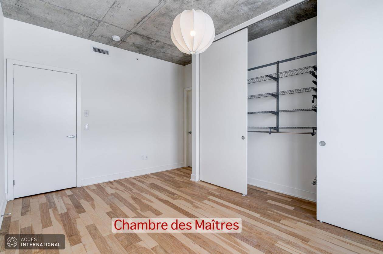 Charming twostory apartment for rent in Rosemont Accès International