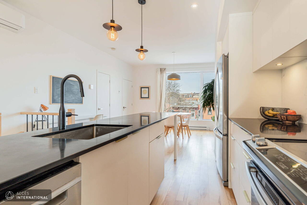 Furnished townhouse style apartment for rent in Shop Angus Rosemont