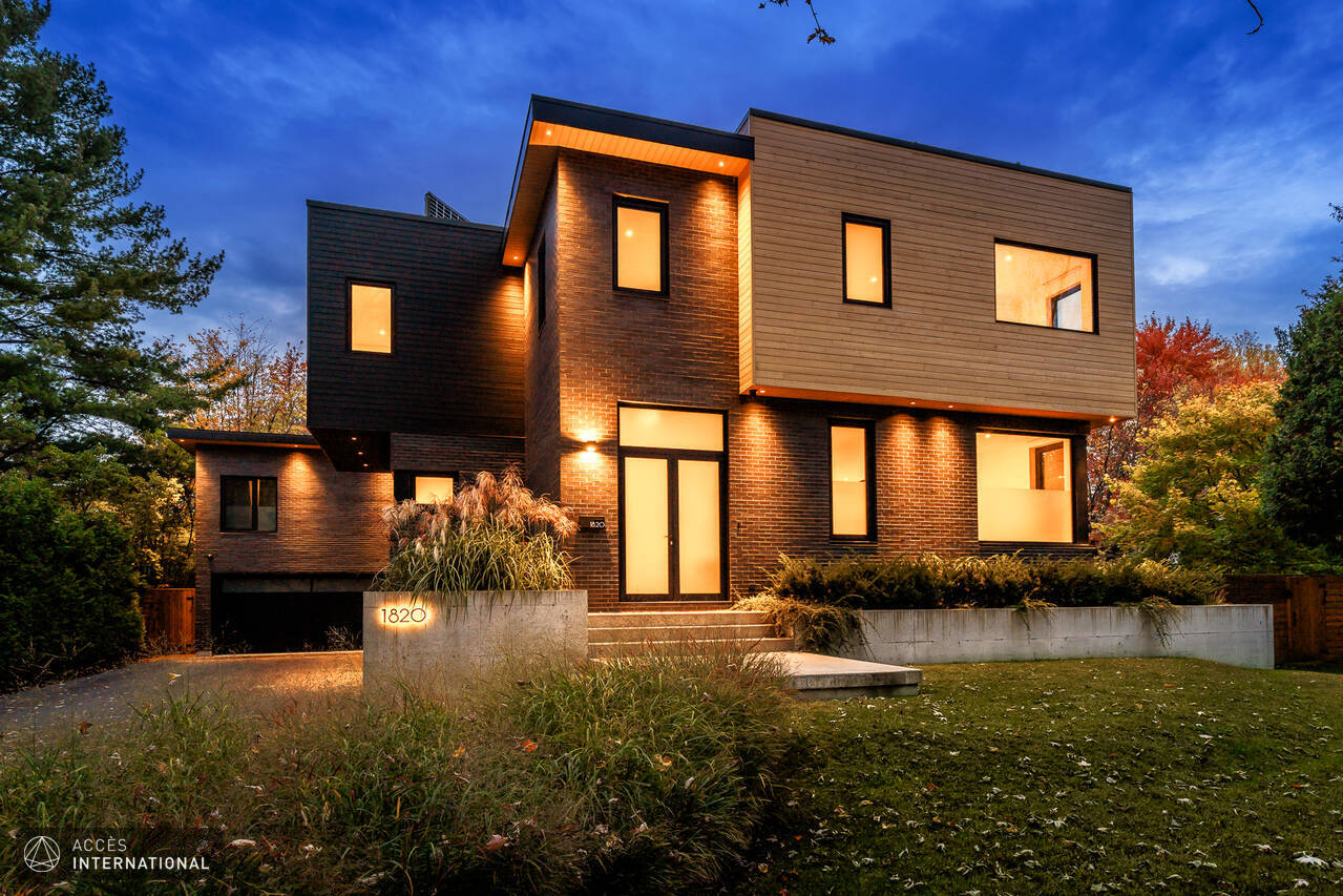 Stunning house in SaintBrunodeMontarville Accès International