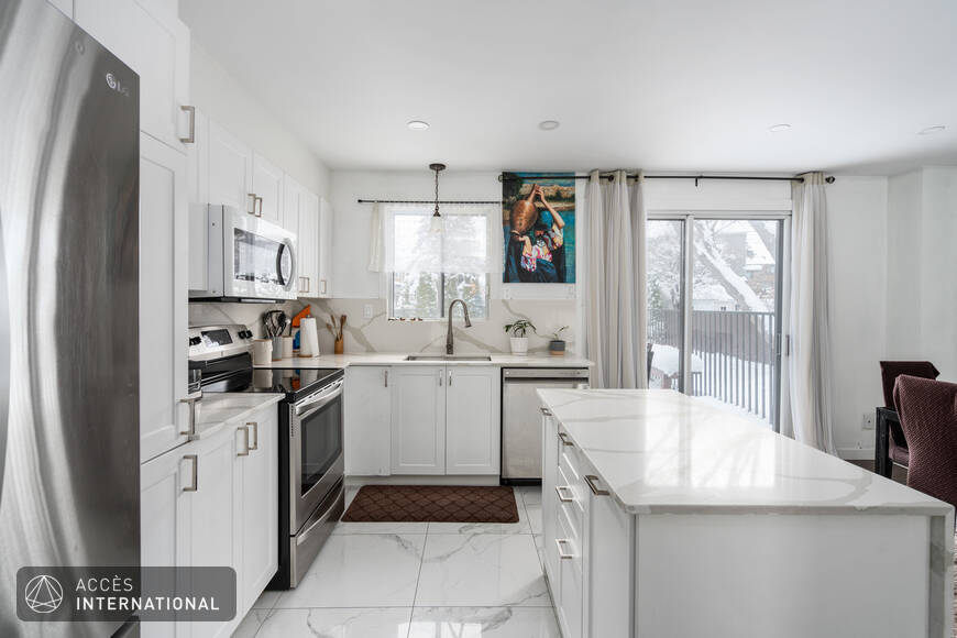 Charming house for rent in SainteRose, Laval Accès International Accès International