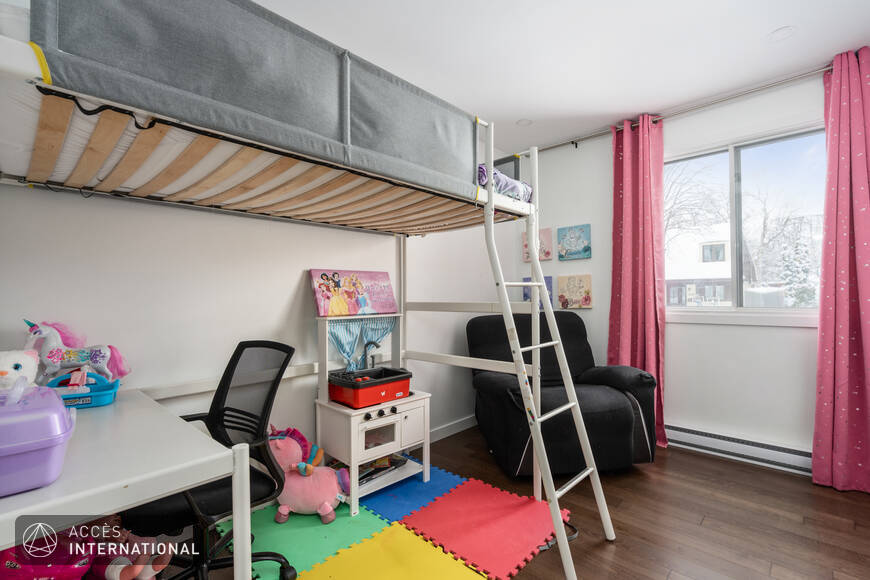 Charming house for rent in SainteRose, Laval Accès International Accès International