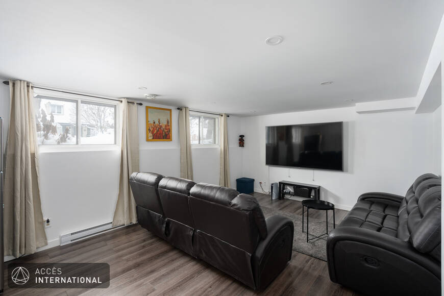 Charming house for rent in SainteRose, Laval Accès International Accès International