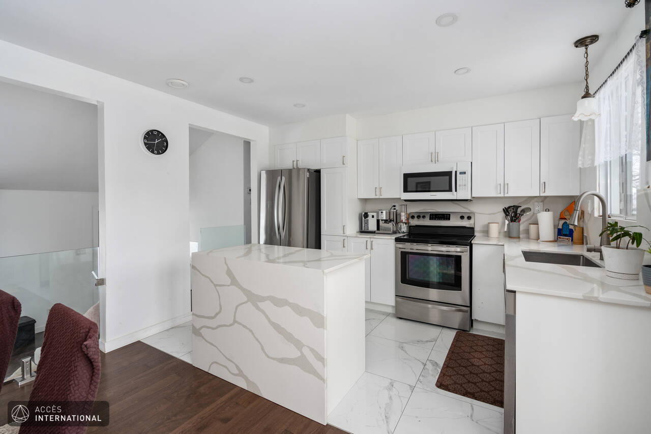 Charming house for rent in SainteRose, Laval Accès International Accès International