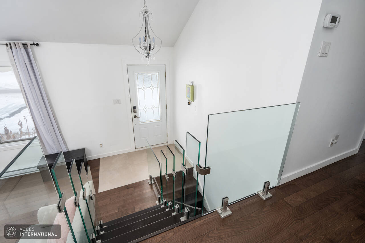 Charming house for rent in SainteRose, Laval Accès International Accès International