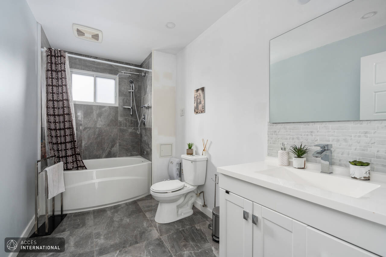 Charming house for rent in SainteRose, Laval Accès International Accès International